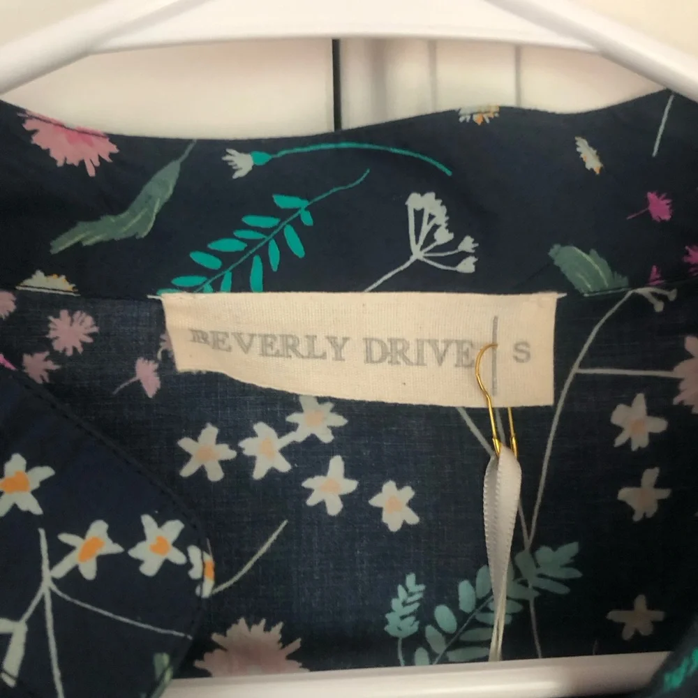 New w Tag: Beverly Drive Cotton Lawn Mini Day Gown with Pockets. Size Small